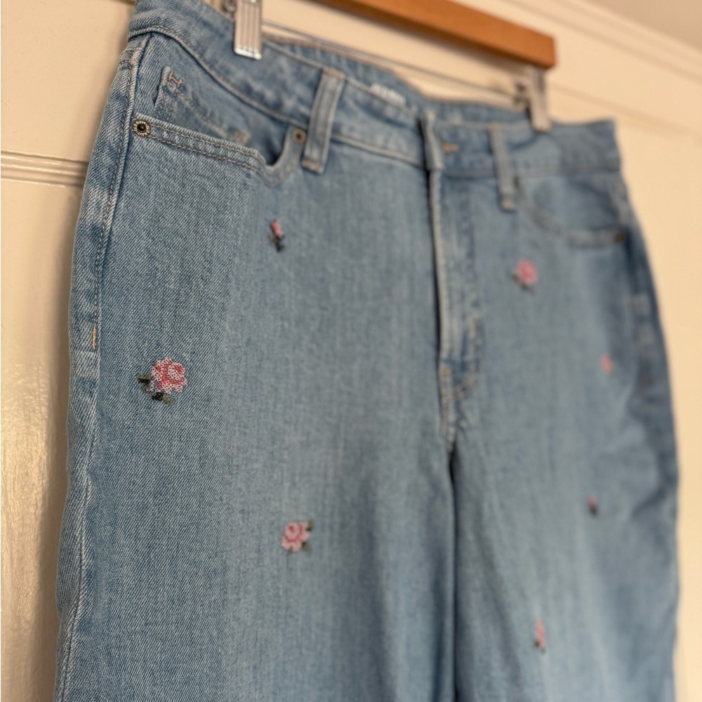 Old Navy | Floral Embroidered Light Blue Jeans